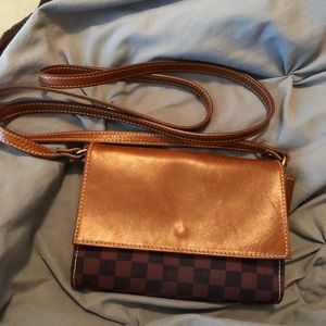 Barrington Crossbody